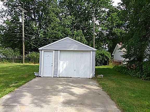 2nd image of 25438 Eton Ave