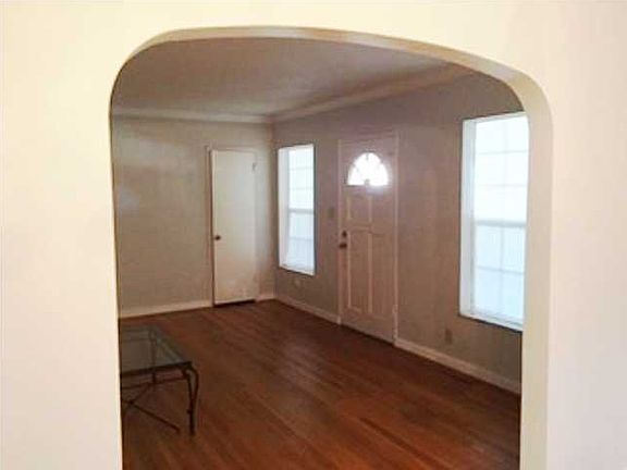 2nd image of 2853 Thornhill Dr