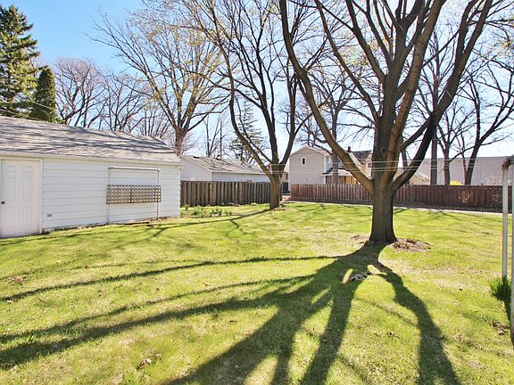 4th image of 1112 Shea Ave