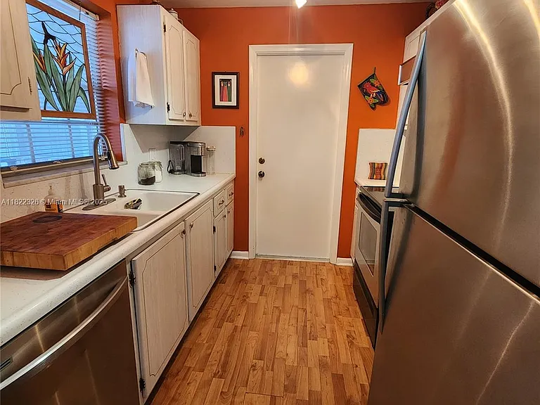 2424 NE 9th St #212 — Photo 11