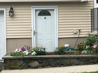 9 Elmwood Ave, Salem, NH 03079