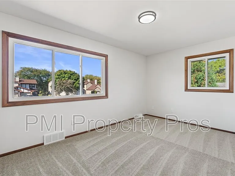 8150 S 88th St — Photo 30