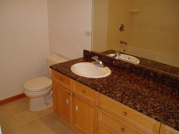 5th image of 2533 N Southport Ave Ste 1