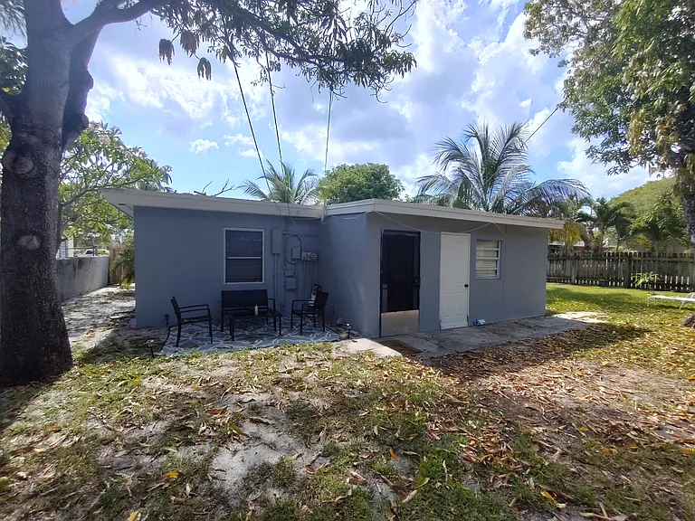 Private back side with washer and dryer access,