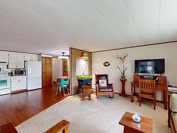 4th image of 304 S Slade Dr