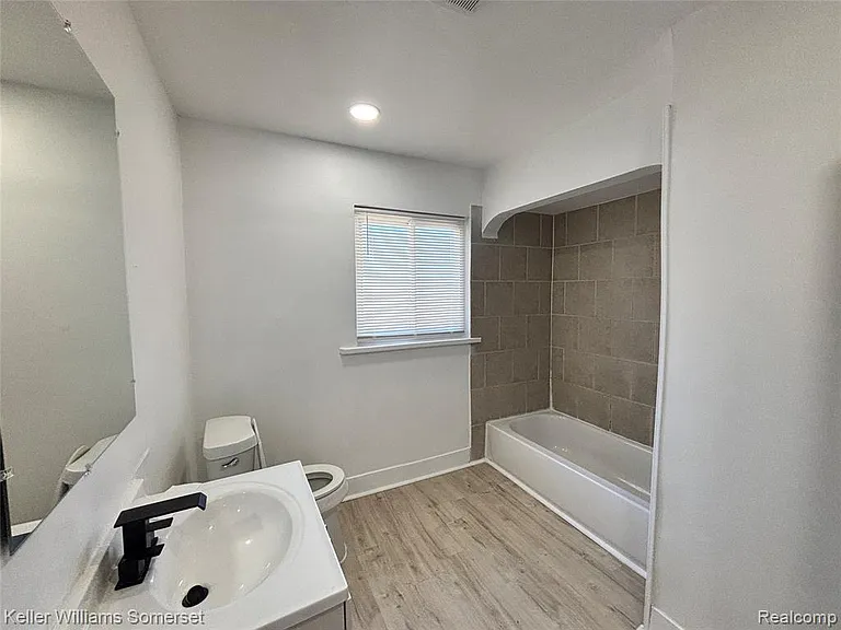 14800 Woodmont Ave — Photo 10