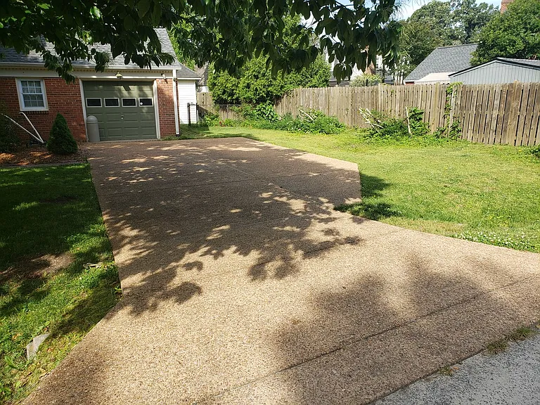 27 Holly Dr — Photo 2