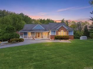 3368 Mill Lake Rd, Lake Orion, MI 48360