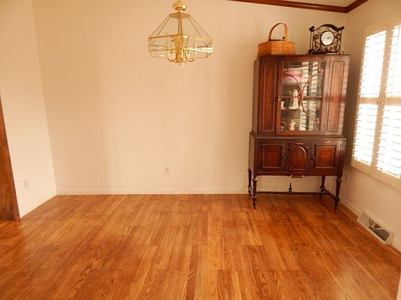 4th image of 212 Penn Lake Dr