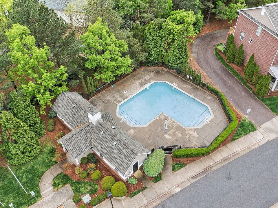 1st image of 229 Grindstone Dr