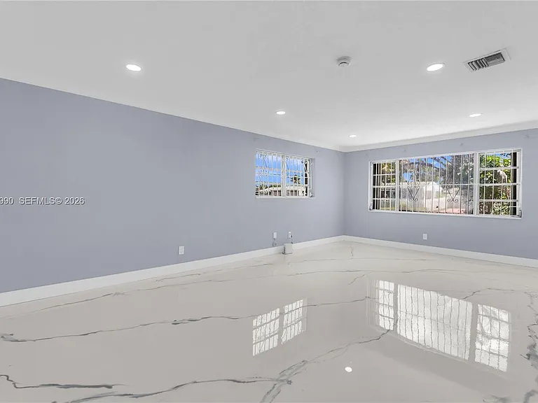 1010 NW 196th St — Photo 13