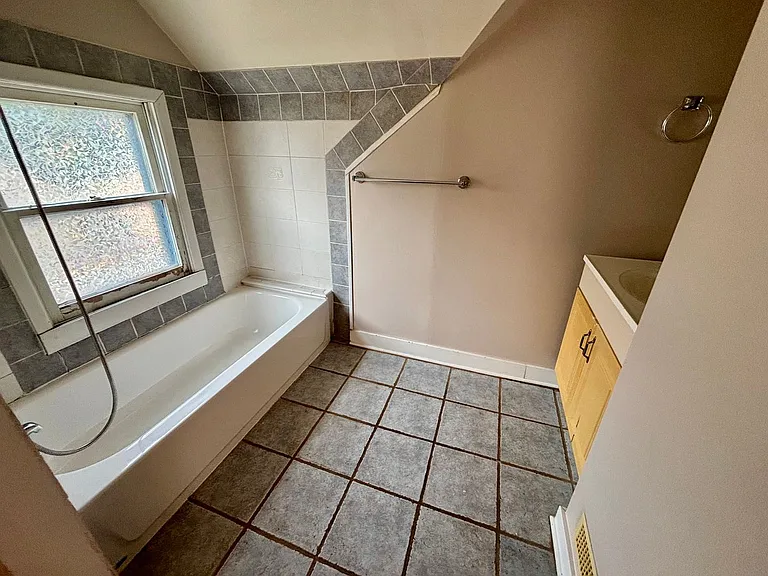 216 S Manhattan Ave — Photo 18