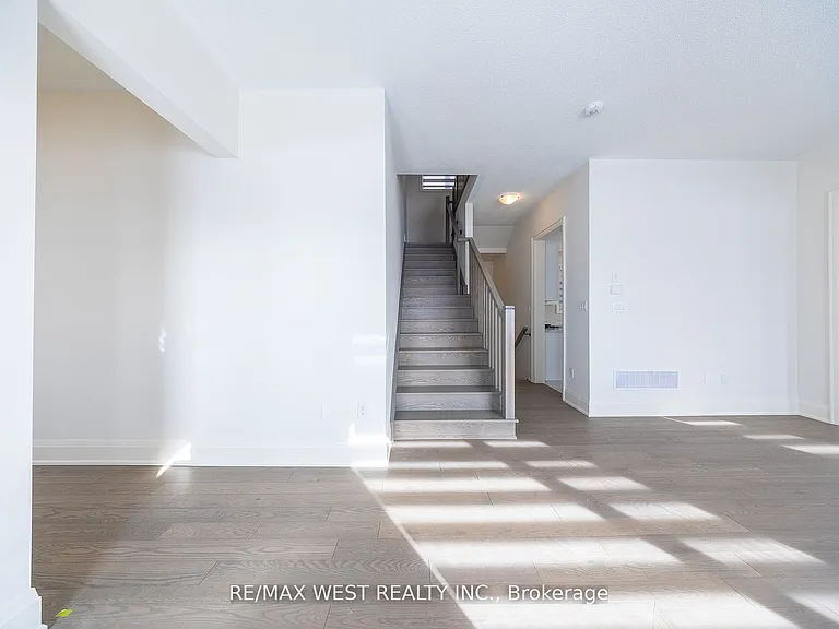 2215 Crystal Dr — Photo 4