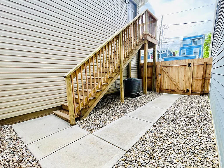 921 Buchanan St #B — Photo 7
