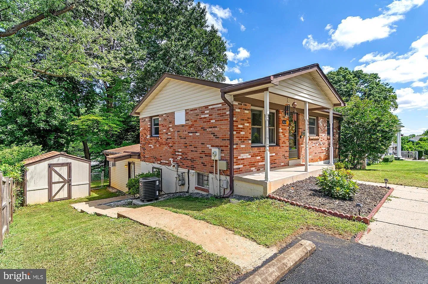 5 bed, 2307 sqft, $3,390 — Photo 3