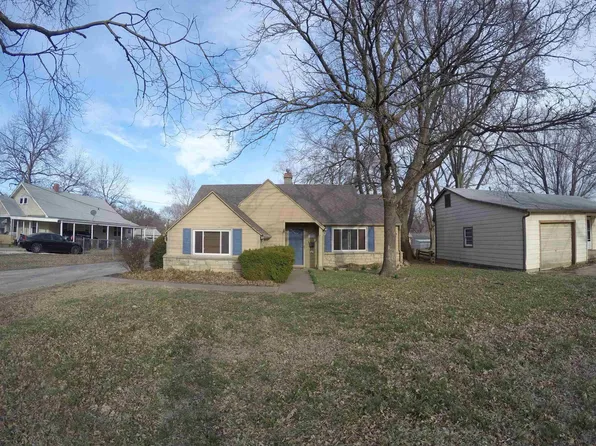 1802 Cherry St, Winfield, KS 67156