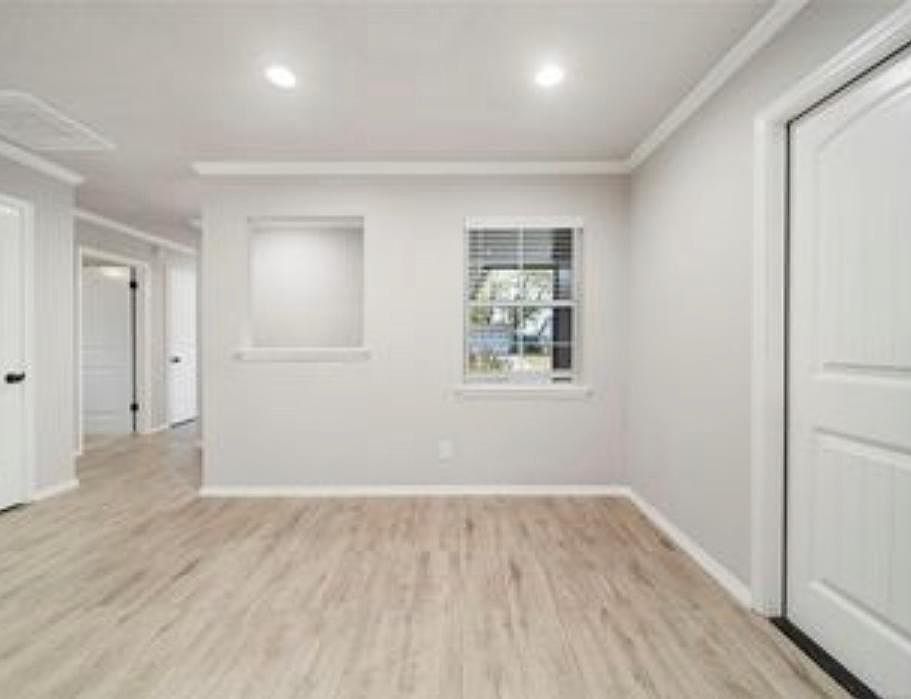 1st image of 1112 W Will Rogers Ct