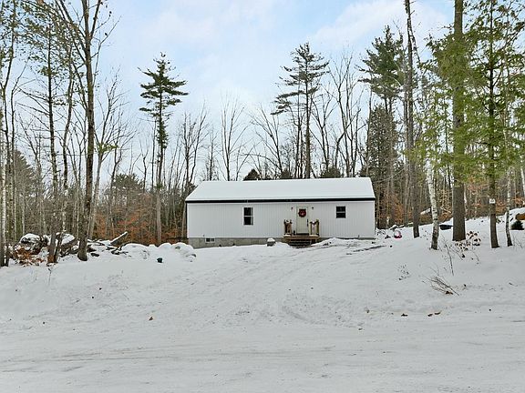 3rd image of 23 woodcrest Drive