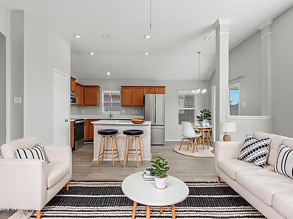 3rd image of 1013 Rumley Rd