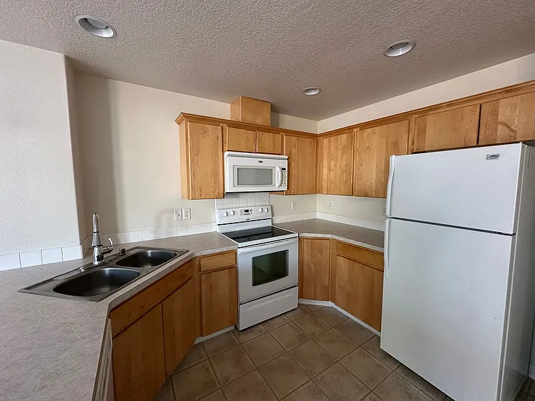 3324 Mia St NE — Photo 10