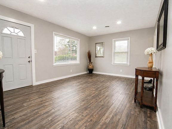 4th image of 201 Meadow Dr