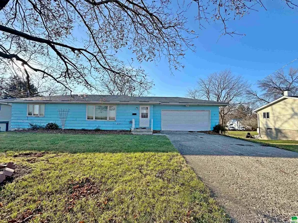 412 S Berlin St, Schaller, IA 51053