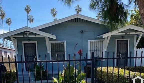2nd image of 5426 S Van Ness Ave