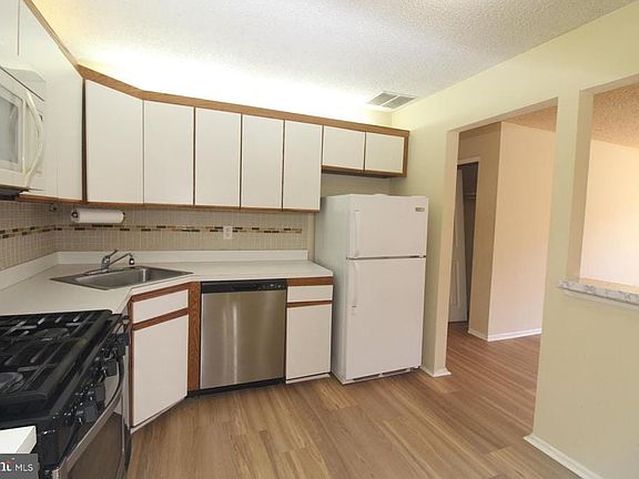 5th image of 7 Joyner Ct