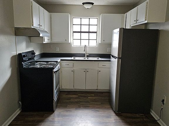 5th image of 1820 Iris St APT A