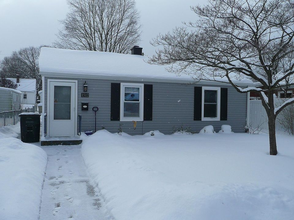 1st image of 1512 E Fox St