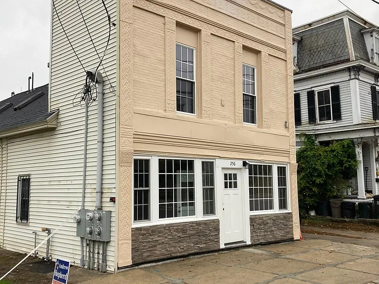 256 Main St #1 — Photo 5