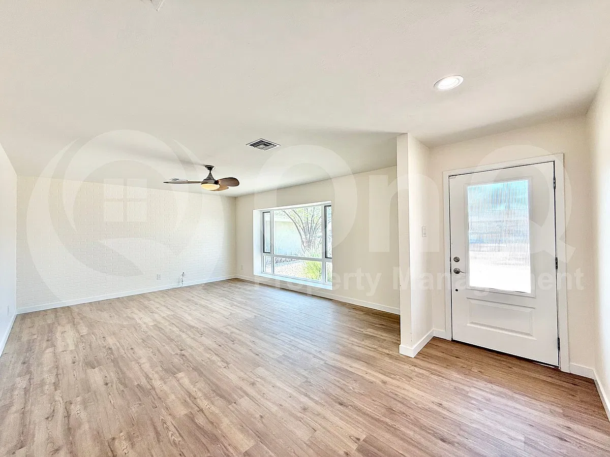 3 bed, 2.0 bath, 1552 sqft, $2,899 — Photo 3