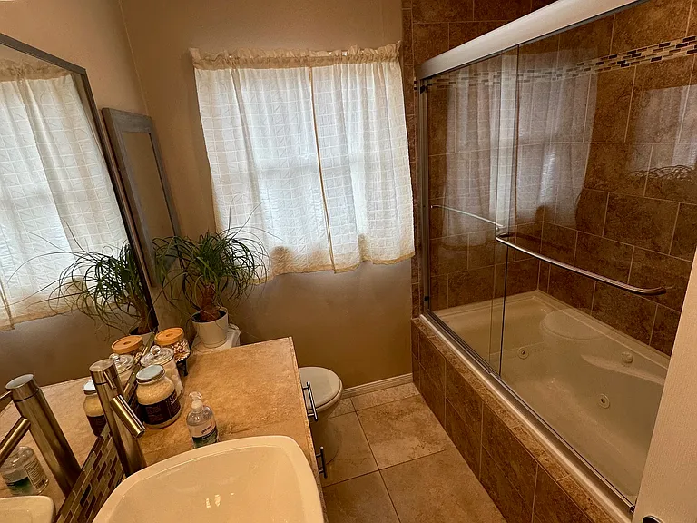 8958 N Swinton Ave — Photo 64
