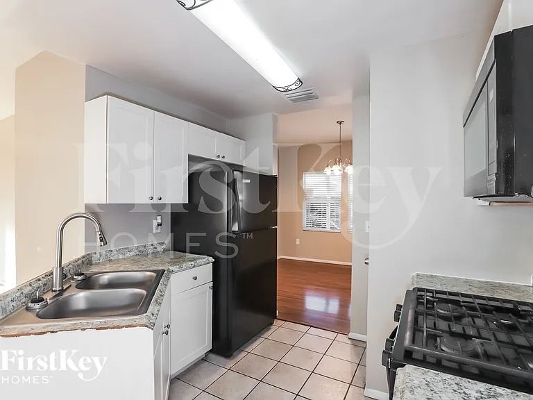 2916 N Jefferson St — Photo 6