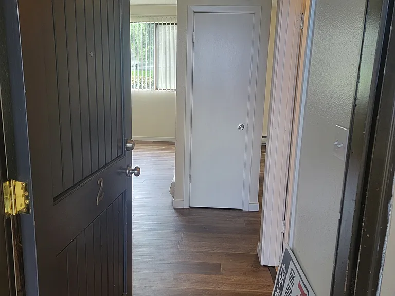 2130 Hoyt Ave #2 — Photo 2