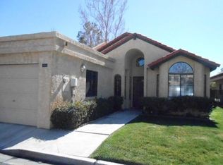 19123 Elm Dr, Apple Valley, CA 92308