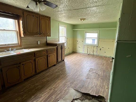 4th image of 2512 SW H Ave