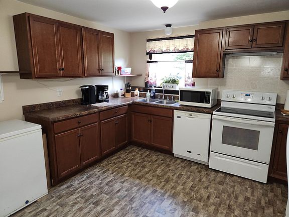 5th image of N3772 Fandrich St