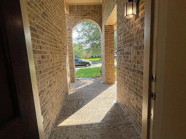 2313 Cantabria Ln — Photo 15