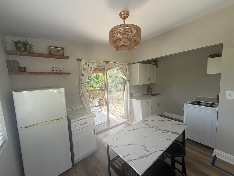 901 S Live Oak Park Rd — Photo 2