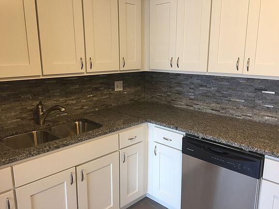 5th image of 5202 Washington St APT 302