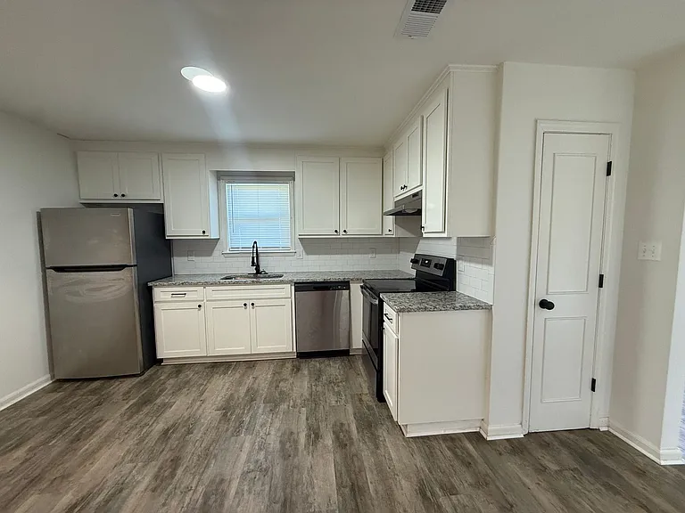 255 S Hicks St — Photo 8
