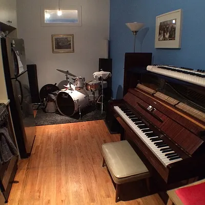 Rented by Nooklyn NYC LLC | media 36