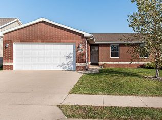 7779 Trails Edge Dr, Dubuque, IA 52002