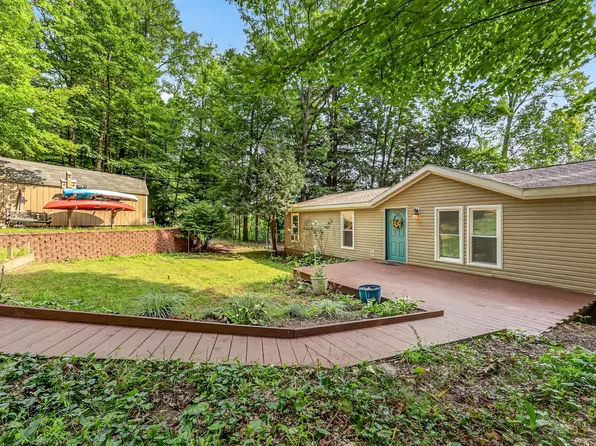 7392 N Northern Dr, Pentwater, MI 49449