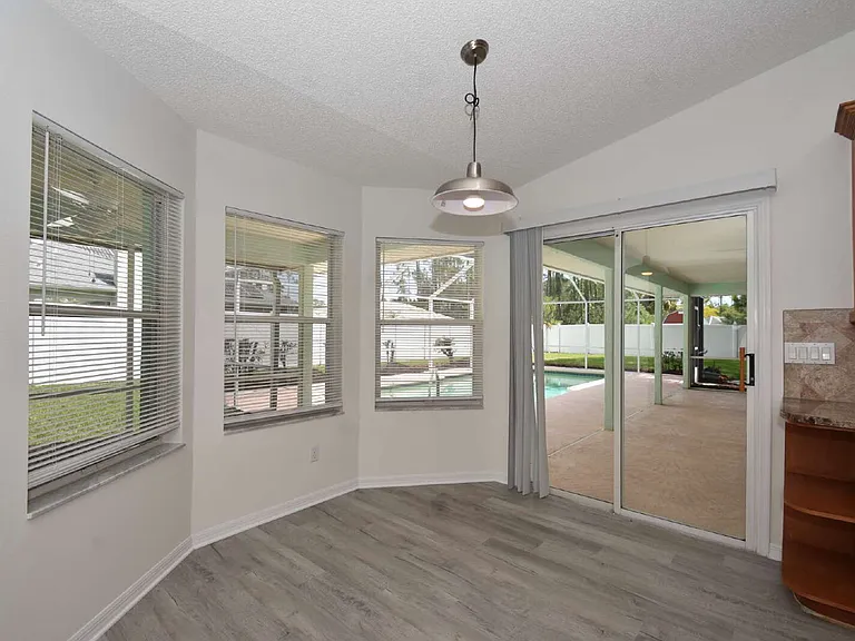 33 Poinsettia Ln — Photo 24