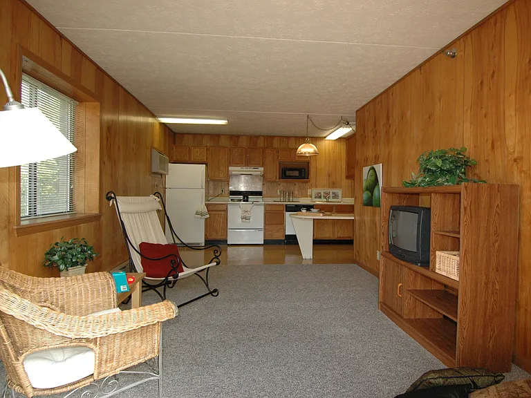 Crestview Apartments — Photo 35