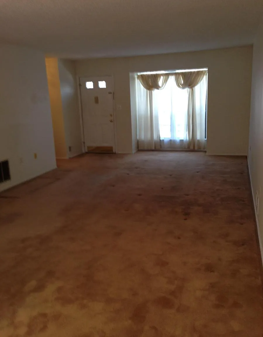 3 bed, 2.5 bath, 1396 sqft, $2,850 — Photo 2