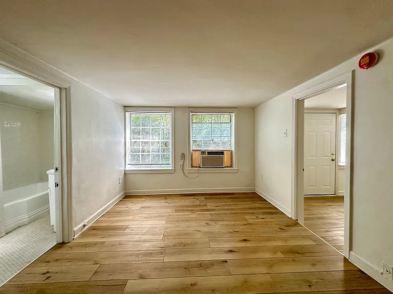 4507 Woodlawn — Photo 10