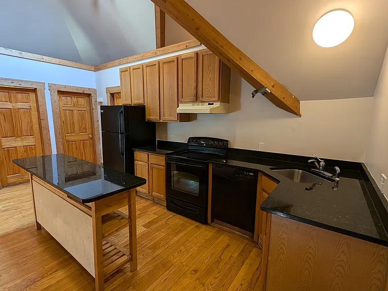 541 University Ave #5 — Photo 3
